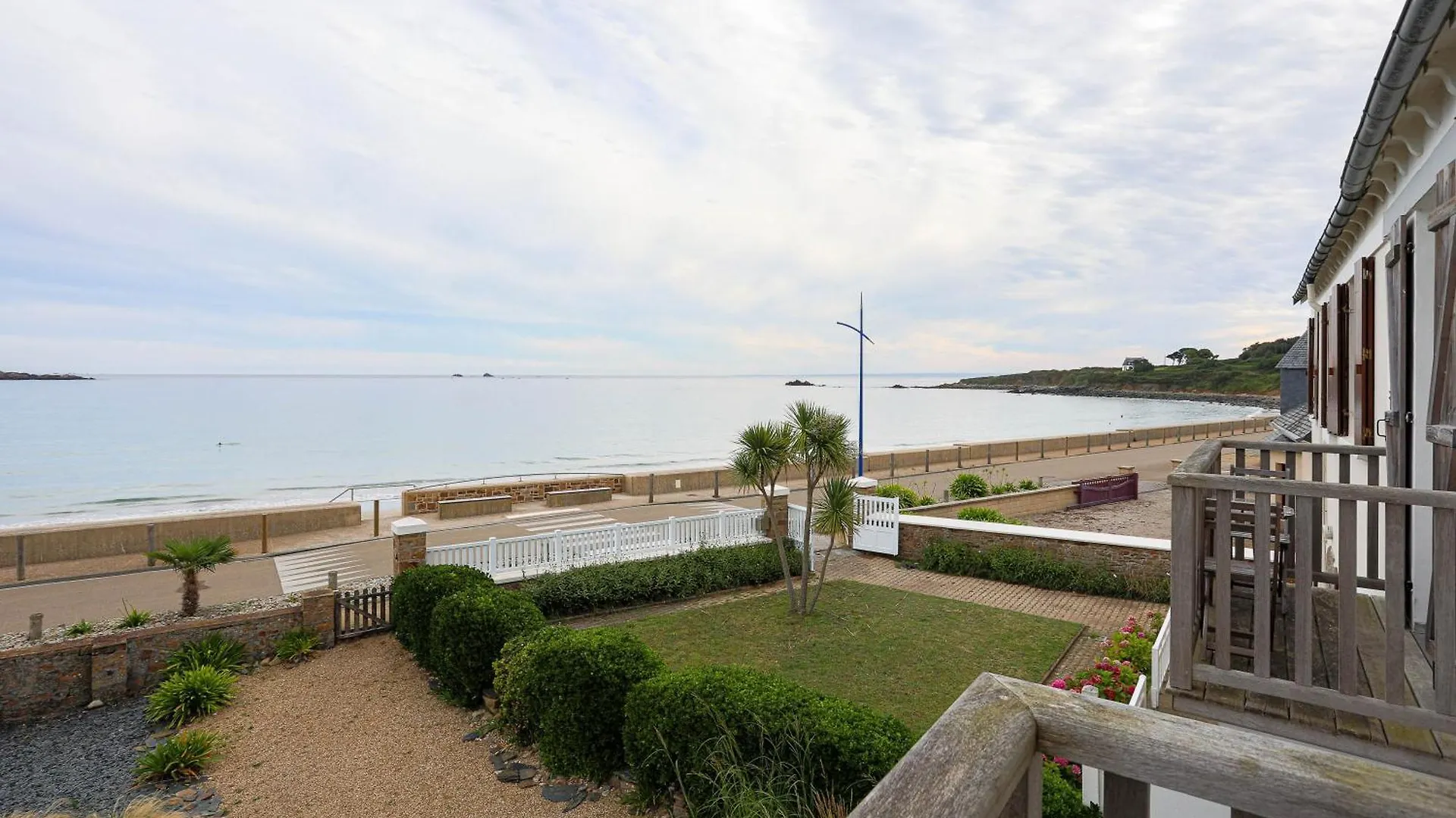 Feriehus Maison Face Mer Acces Direct Plage Plougasnou